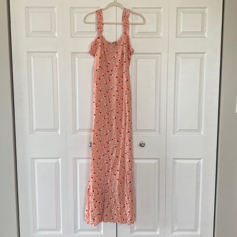 NEVER WORN! Gorgeous peach floral maxi dress